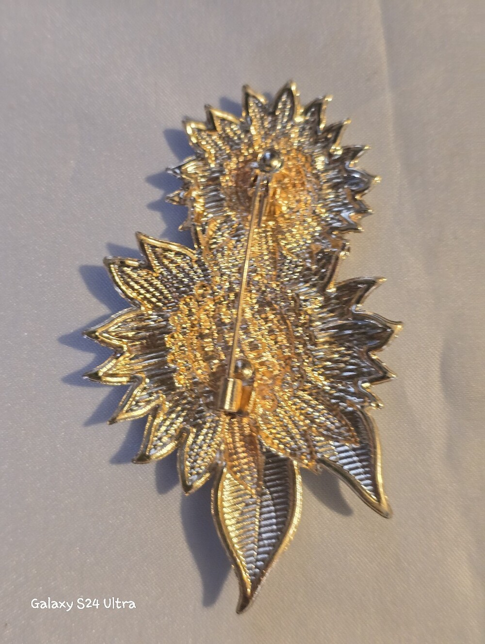 Sunflower 🌻 Brooch NEW - Picture 8 of 11